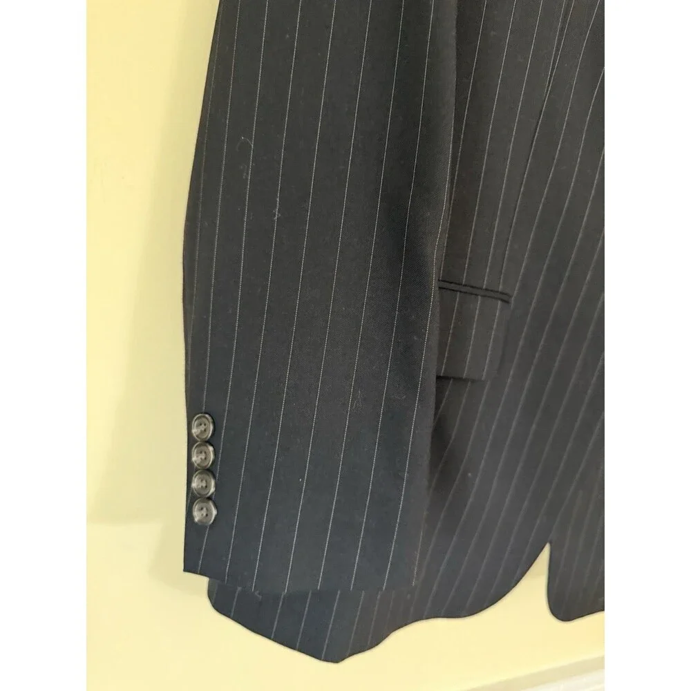 Chaps Sophisticated Men Pinstriped Suit Size 40S Retails for over $200